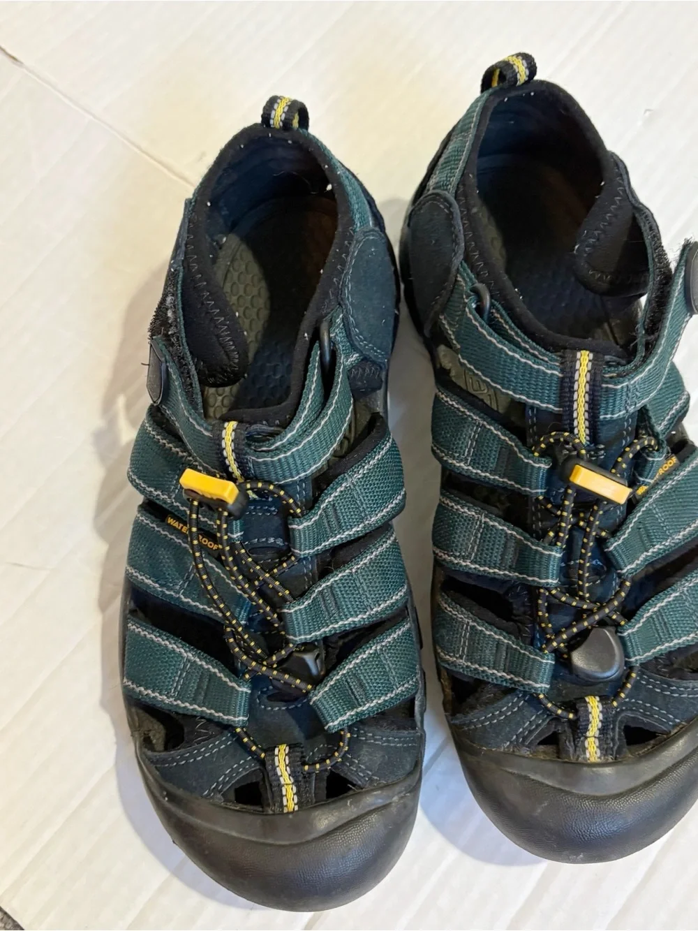 Keen Newport Sandals Big Kid’s Size 5 Hiking Water Shoes Keens Outdoor Travel